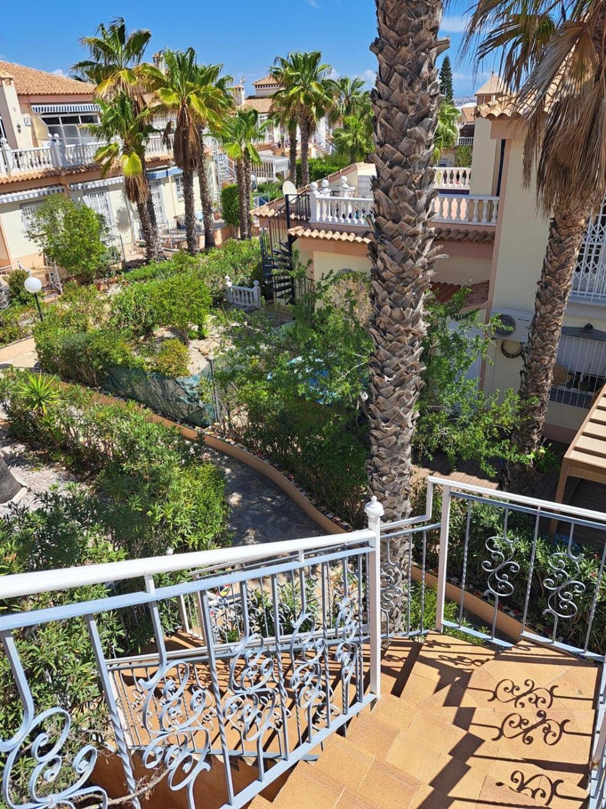 Schoenes Ruhiges Rooftop Apartment Mit Grosser Dachterrasse Торрев'єха Екстер'єр фото